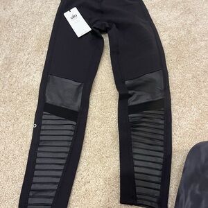 ALO YOGA LEGGINGS 7/8 HIGH- WAIST MOTO LEGGING BLACK SMALL NEW W TAGS